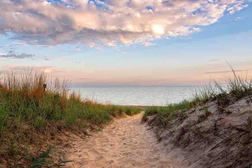 Blue Birdhouse - Indiana Dunes - Pet Friendly Честертон Экстерьер фото